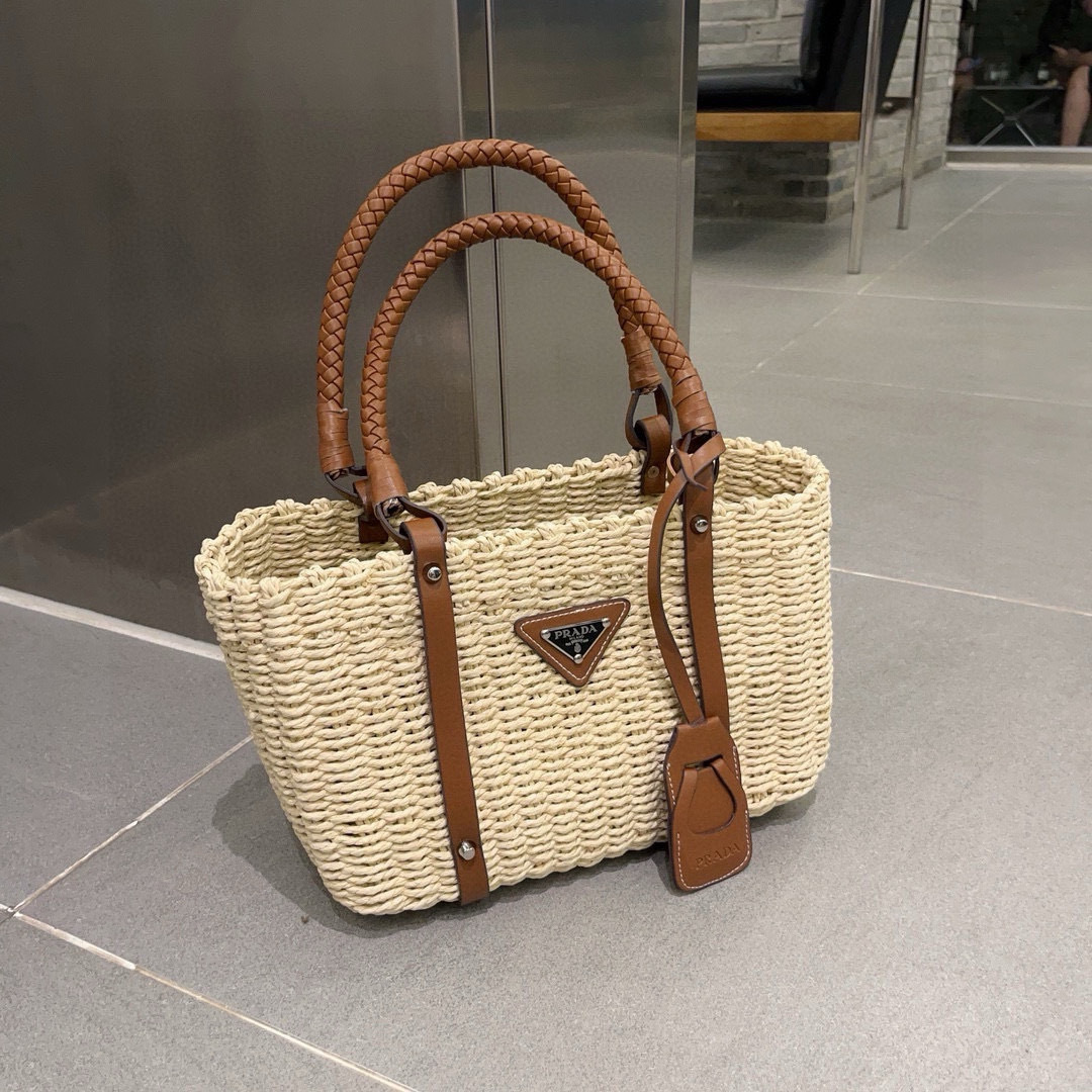 NO:225477,PRADA Prada straw woven bag, hand-held vegetable basket, hand-knitted specifications 20*30 hat Straw hat Fisherman hat Baseball hat Knit hat, hat, prada, prada, espadrilles, espadrilles, hats19860909PRADA普拉达草编包,手提菜篮子,手工编织规格20*30帽子草帽渔夫帽棒球帽针织帽,帽子,prada,prada,espadrilles,espadrilles,hats,hat