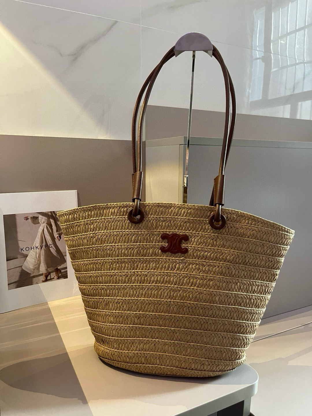 NO:225483,Celine official website straw woven bag Lafite hand-woven bag, a must-have for traveling on the beach in summer, the counter is out of stock, size: top width 42cm, bottom width 25 height 30cm hat Straw hat Fisherman hat Baseball hat Knitted hat, hat, celine, celine, espadrilles, espadrilles, hats19860909Celine赛琳官网款草编包拉菲草手编包,夏季出游沙滩必备,专柜都断货了,尺寸:上宽42cm 下宽25高度30cm帽子草帽渔夫帽棒球帽针织帽,帽子,celine,celine,espadrilles,espadrilles,hats,hat