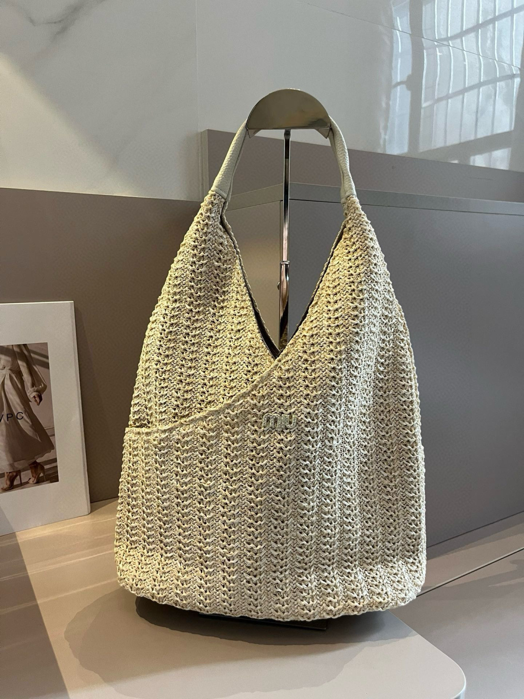 NO:225495,Miumiu knitting bag, essential for summer dressing, specifications: 32* wide 30* thick 10, handle 20cm hat, straw hat, fisherman hat, baseball hat, knit hat, hat, miumiu, espadrilles, hats19860909miumiu编织包,夏日搭衣必备,规格 高32*宽30*厚10,手柄20cm帽子草帽渔夫帽棒球帽针织帽,帽子,miumiu,espadrilles,hats,hat