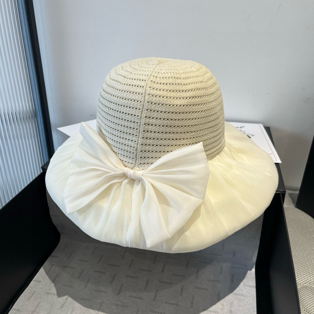 NO:225521,Miumiu Miumiu new lantern hat, sunshade hat, UV brim, head circumference 57cm hat, straw hat fisherman hat baseball hat knit hat, hat, miumiu, espadrilles, hats19860909miumiu缪缪新款灯笼帽,遮阳草帽,防紫外线帽檐,头围57cm帽子草帽渔夫帽棒球帽针织帽,帽子,miumiu,espadrilles,hats,hat