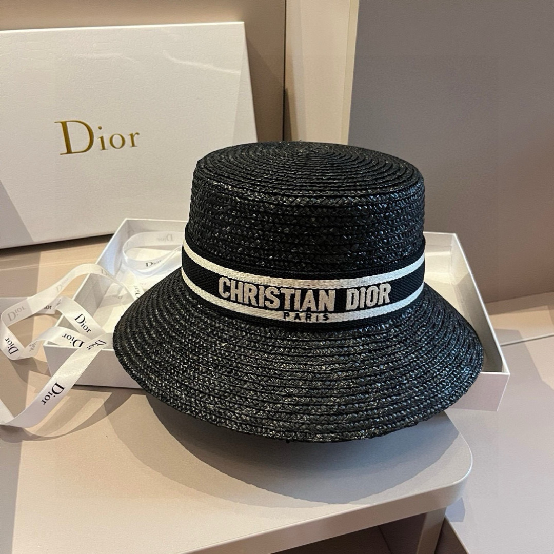 P。高版本
Dior迪奥官方款麦秆草帽，高密度制作，一顶超级有品位的草帽了~出街首选！帽型超美腻颜色妥妥