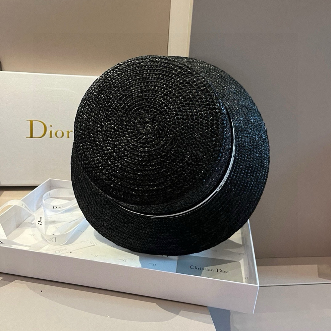 P。高版本
Dior迪奥官方款麦秆草帽，高密度制作，一顶超级有品位的草帽了~出街首选！帽型超美腻颜色妥妥