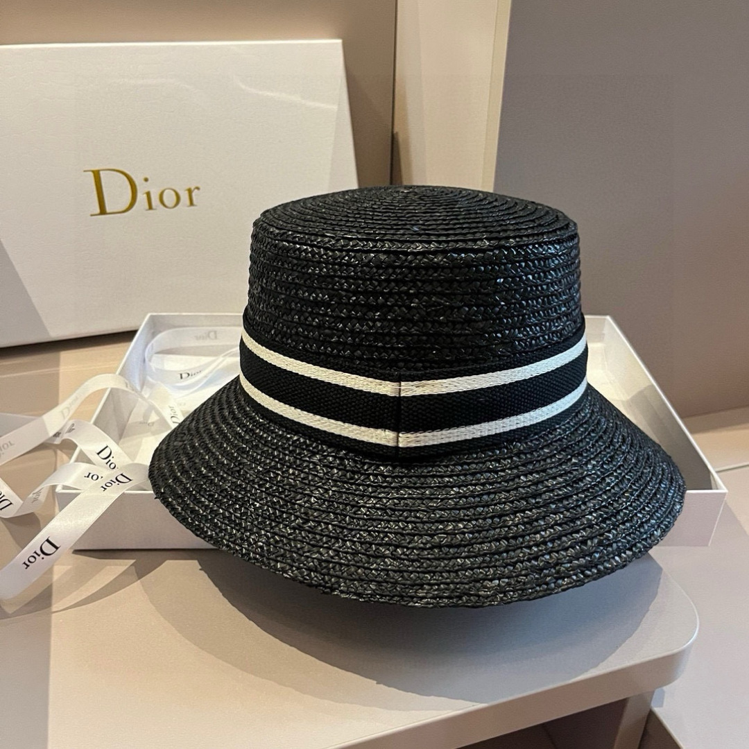 P。高版本
Dior迪奥官方款麦秆草帽，高密度制作，一顶超级有品位的草帽了~出街首选！帽型超美腻颜色妥妥