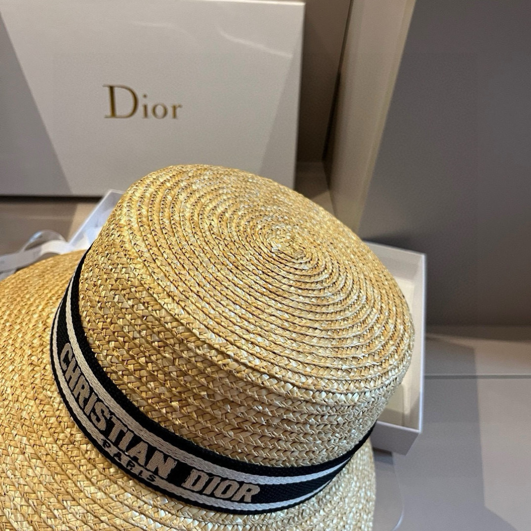 P。高版本
Dior迪奥官方款麦秆草帽，高密度制作，一顶超级有品位的草帽了~出街首选！帽型超美腻颜色妥妥