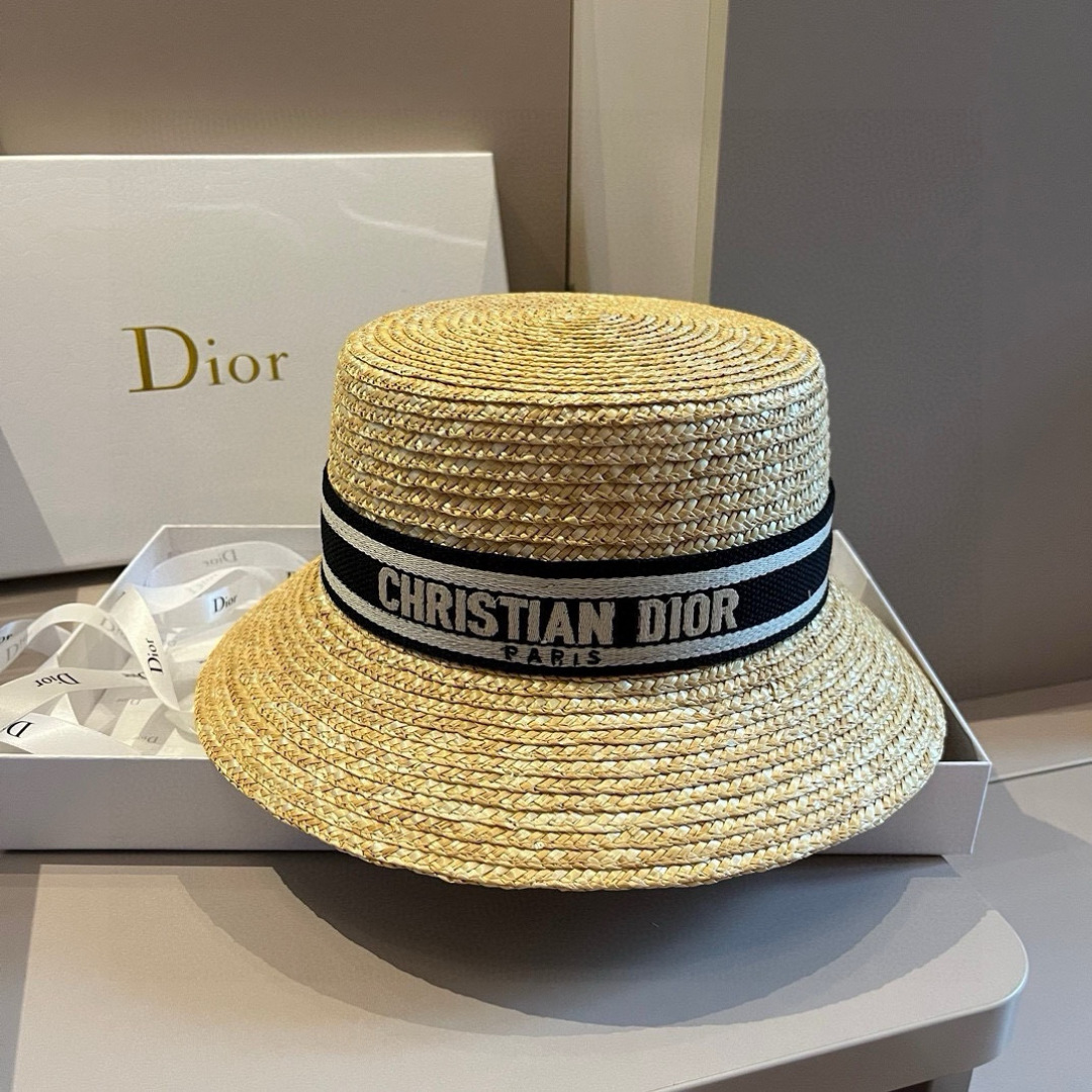 P。高版本
Dior迪奥官方款麦秆草帽，高密度制作，一顶超级有品位的草帽了~出街首选！帽型超美腻颜色妥妥