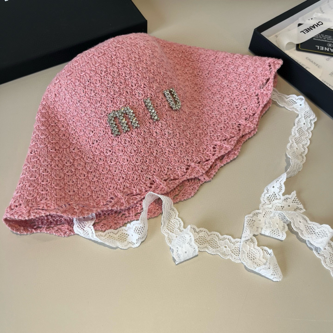 P

缪缪miumiu新款小圆帽，搭配蕾丝防风绳，小清新 头围57