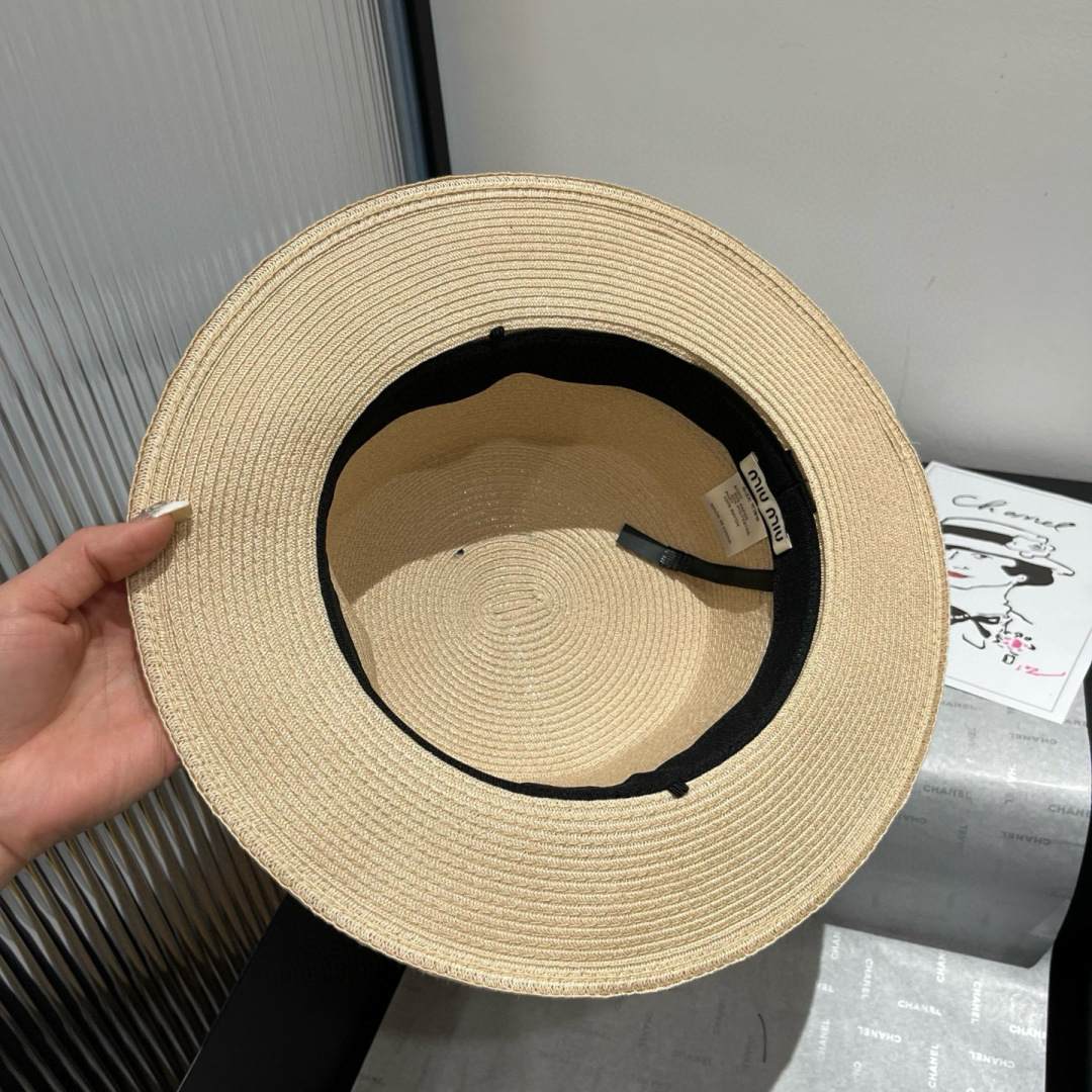 P
miumiu缪缪新款平顶礼帽，PP草面料，头围57cm

