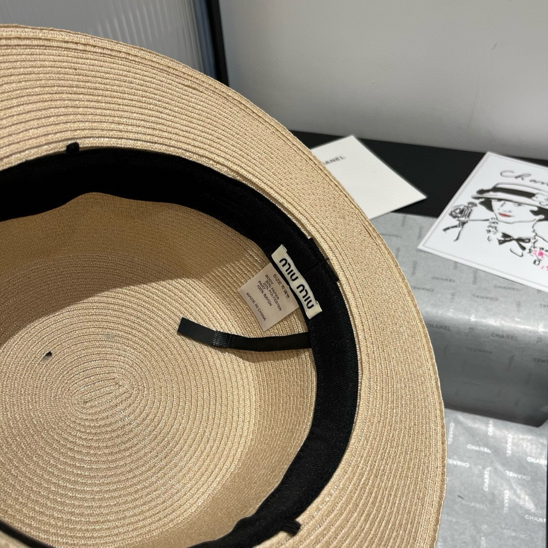 P
miumiu缪缪新款平顶礼帽，PP草面料，头围57cm
