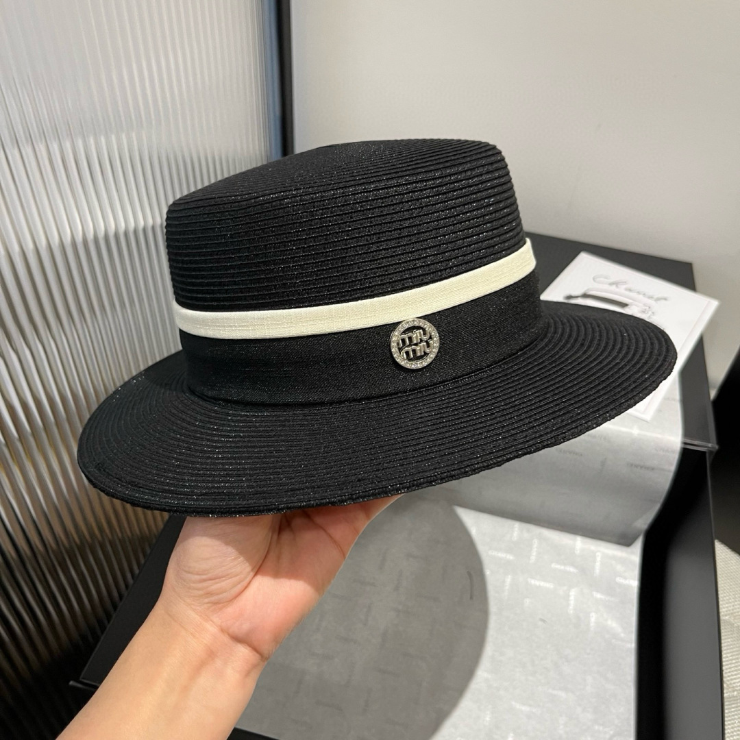 P
miumiu缪缪新款平顶礼帽，PP草面料，头围57cm
