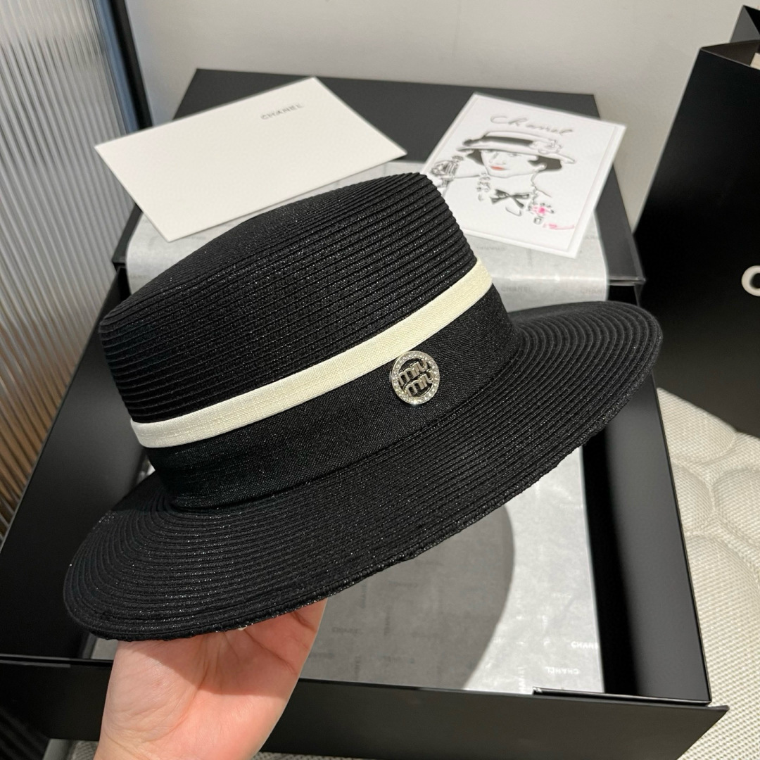 P
miumiu缪缪新款平顶礼帽，PP草面料，头围57cm
