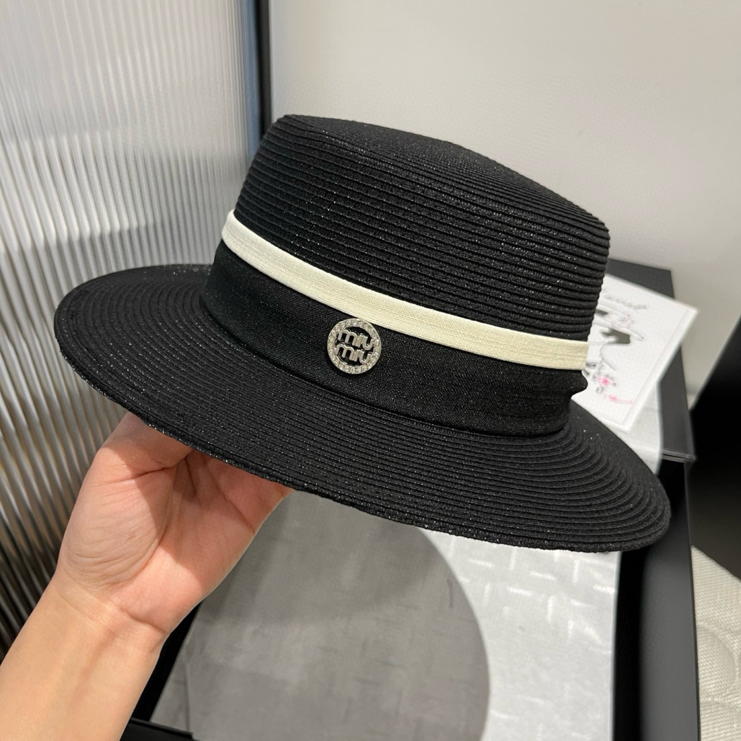 P
miumiu缪缪新款平顶礼帽，PP草面料，头围57cm
