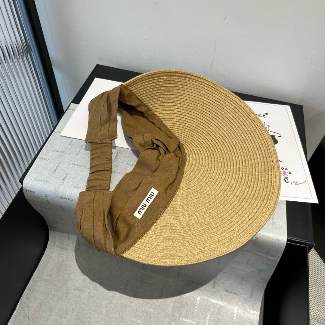 P
miumiu缪缪新款草帽，空顶遮阳帽，日本纸草制作，轻盈可折叠 