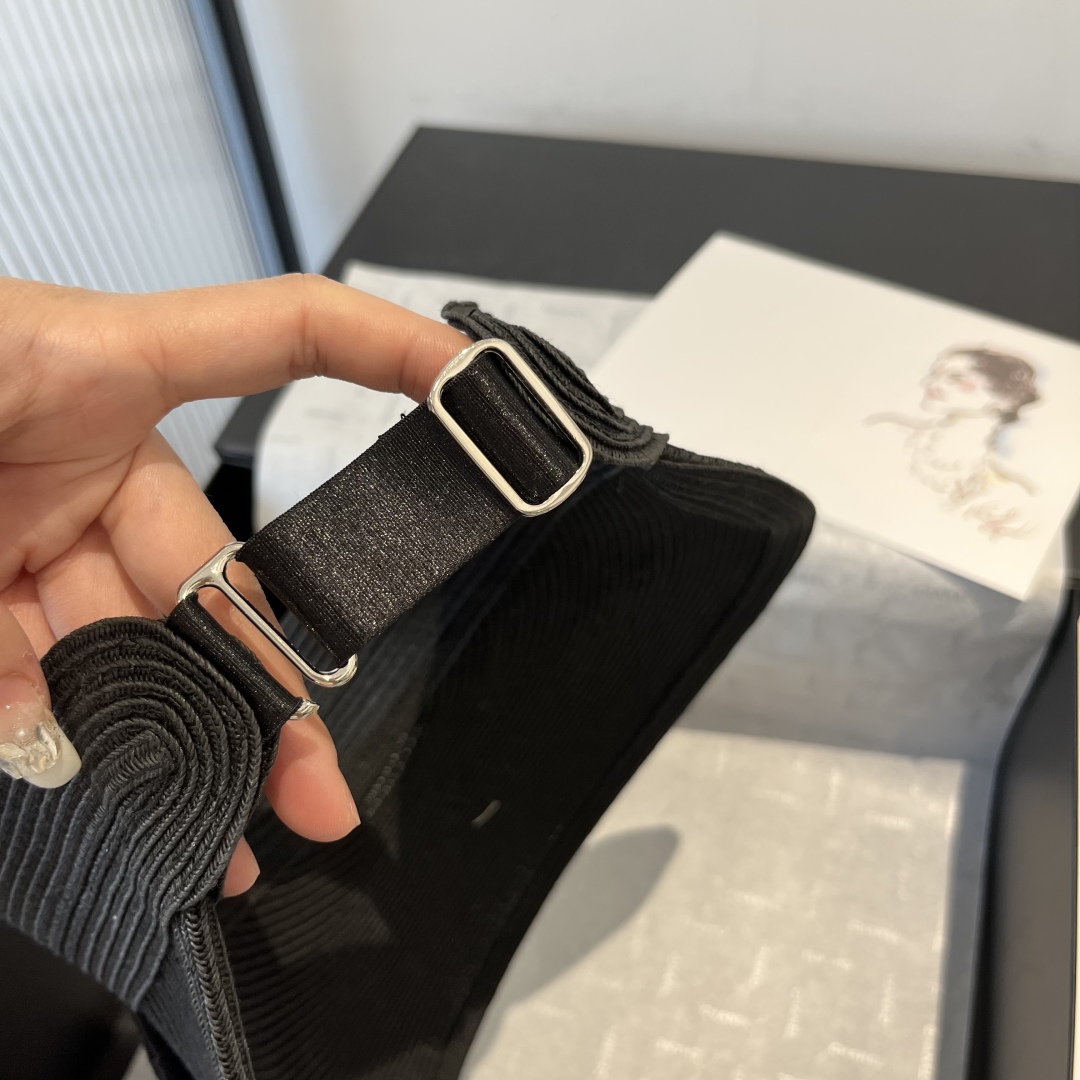 P

miumiu缪缪新款蝴蝶结空顶草帽
