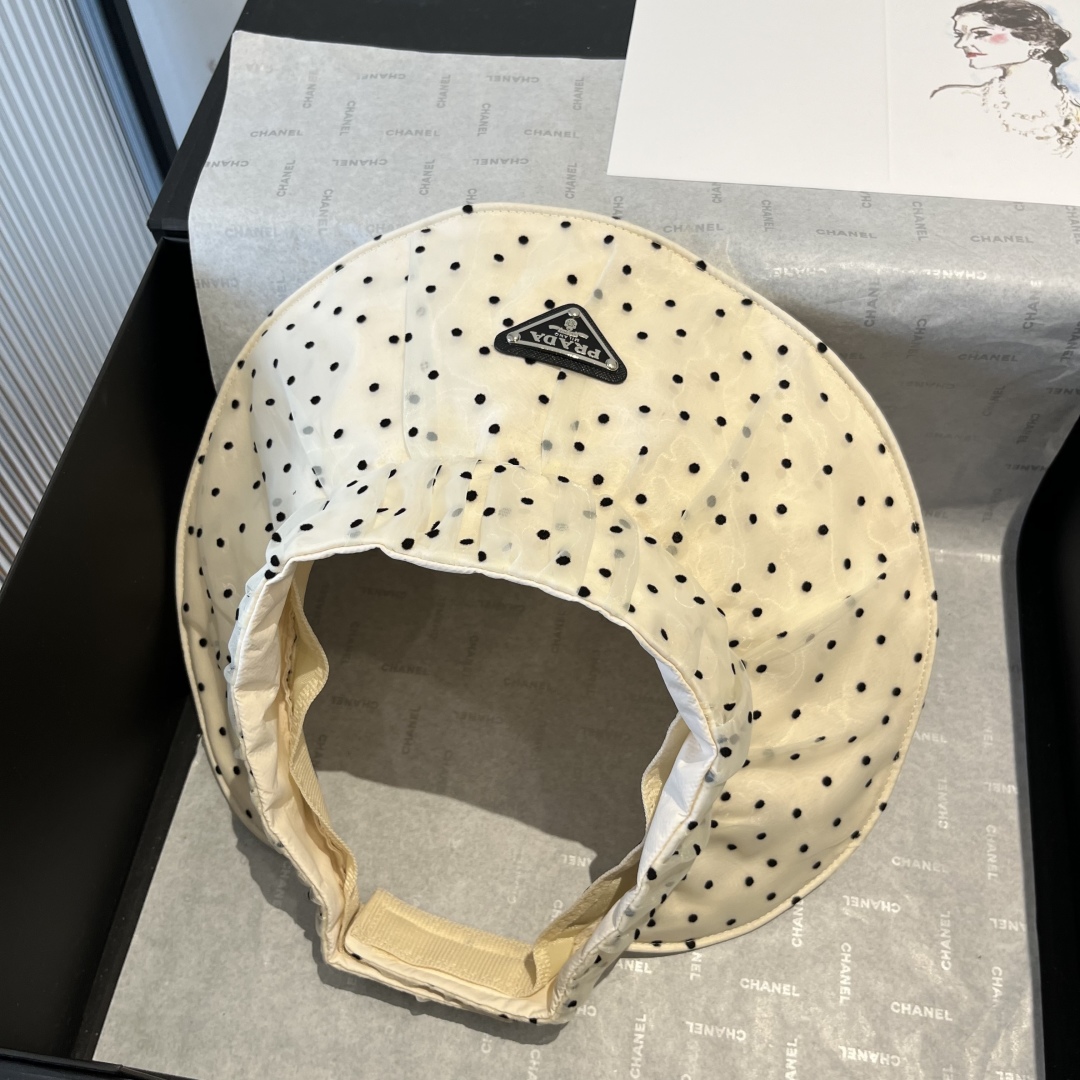 P

PRADA普拉达新款贝壳帽，空顶遮阳帽