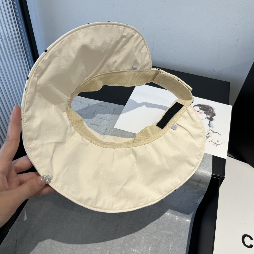 P

PRADA普拉达新款贝壳帽，空顶遮阳帽