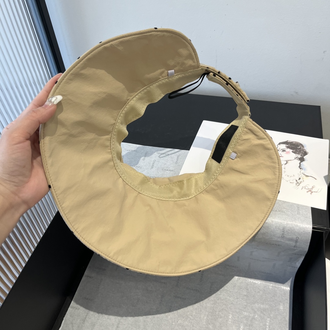 P

PRADA普拉达新款贝壳帽，空顶遮阳帽
