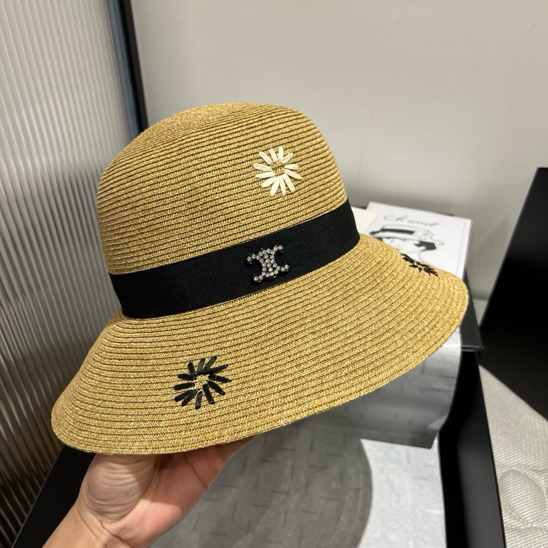 P

Celine赛琳新款草帽，纯手工钩织花朵，重工定制，头围57cm