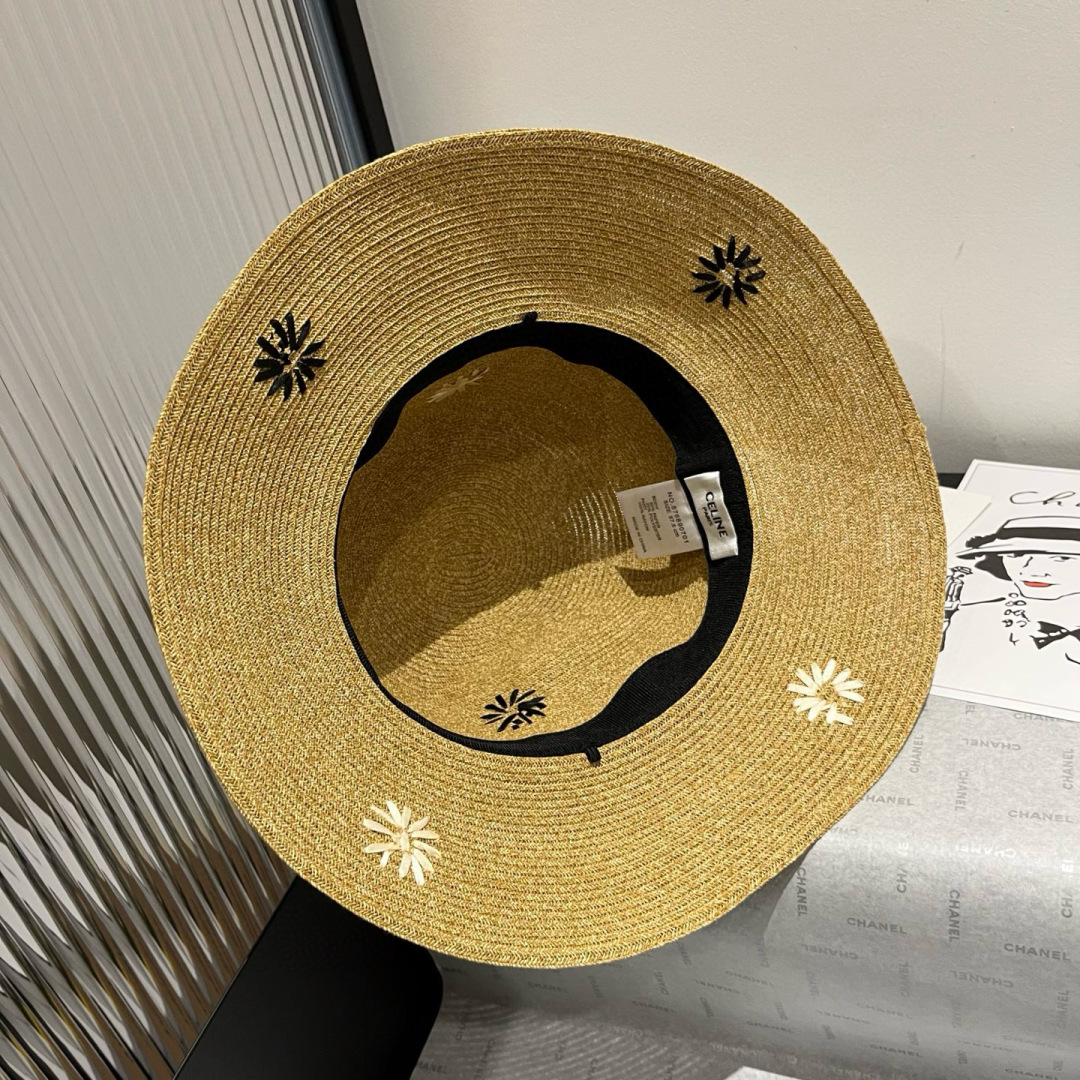 P

Celine赛琳新款草帽，纯手工钩织花朵，重工定制，头围57cm