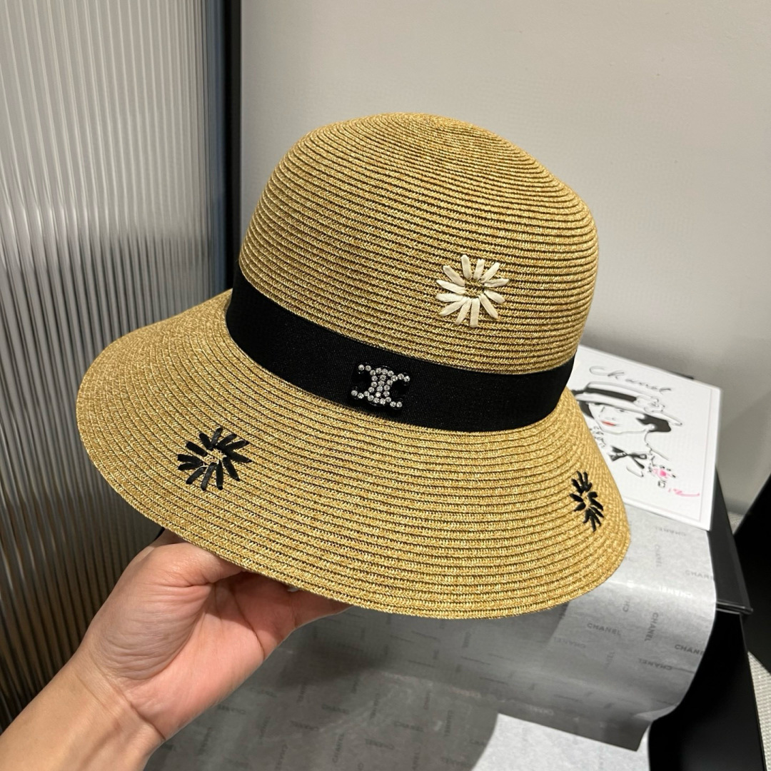 P

Celine赛琳新款草帽，纯手工钩织花朵，重工定制，头围57cm