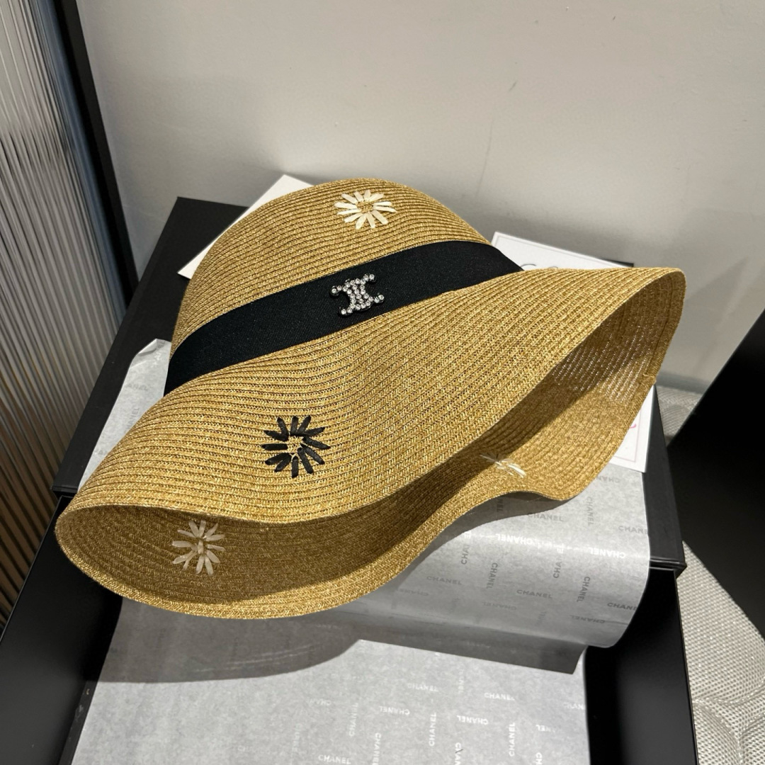 P

Celine赛琳新款草帽，纯手工钩织花朵，重工定制，头围57cm