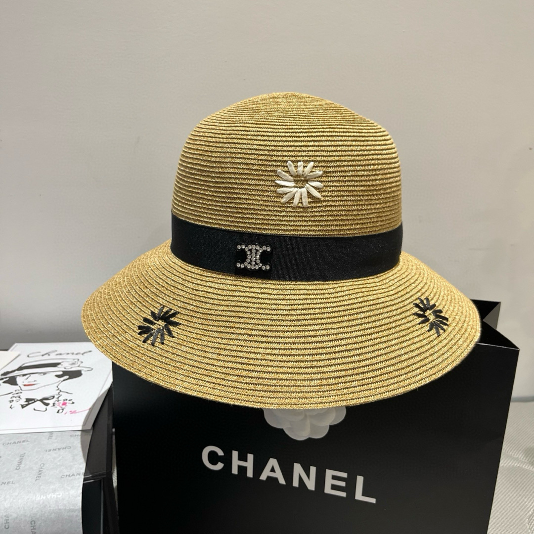 P

Celine赛琳新款草帽，纯手工钩织花朵，重工定制，头围57cm