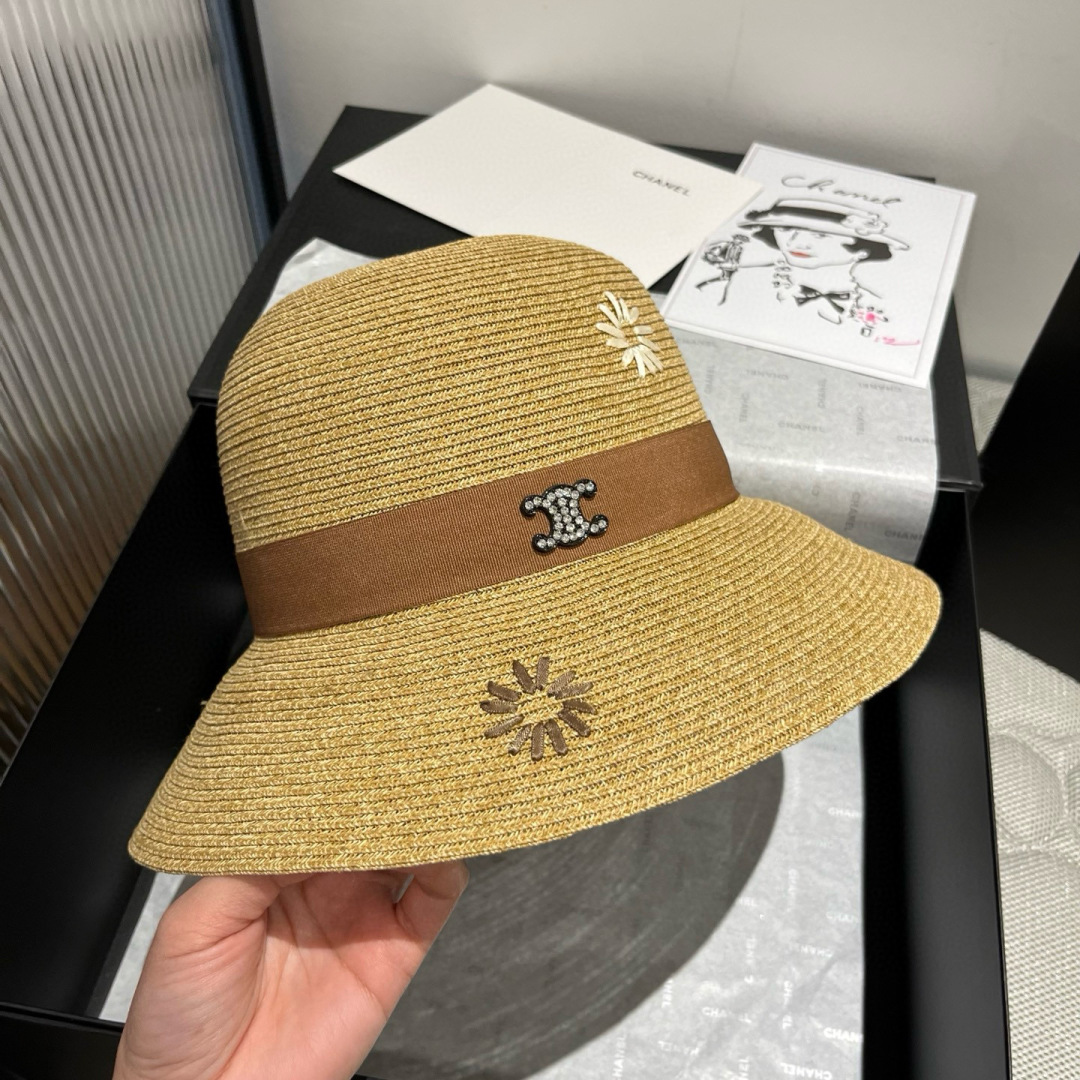P

Celine赛琳新款草帽，纯手工钩织花朵，重工定制，头围57cm