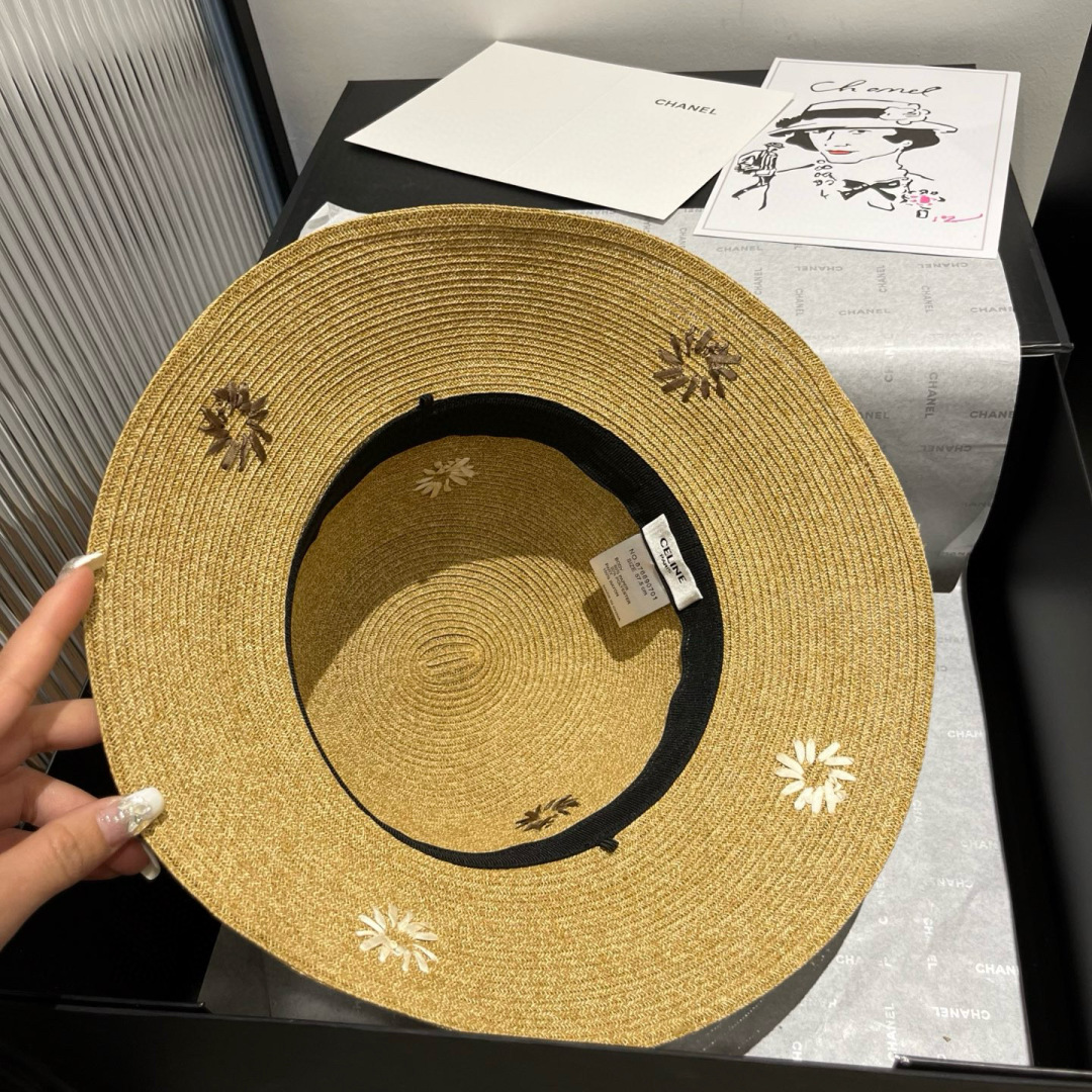 P

Celine赛琳新款草帽，纯手工钩织花朵，重工定制，头围57cm