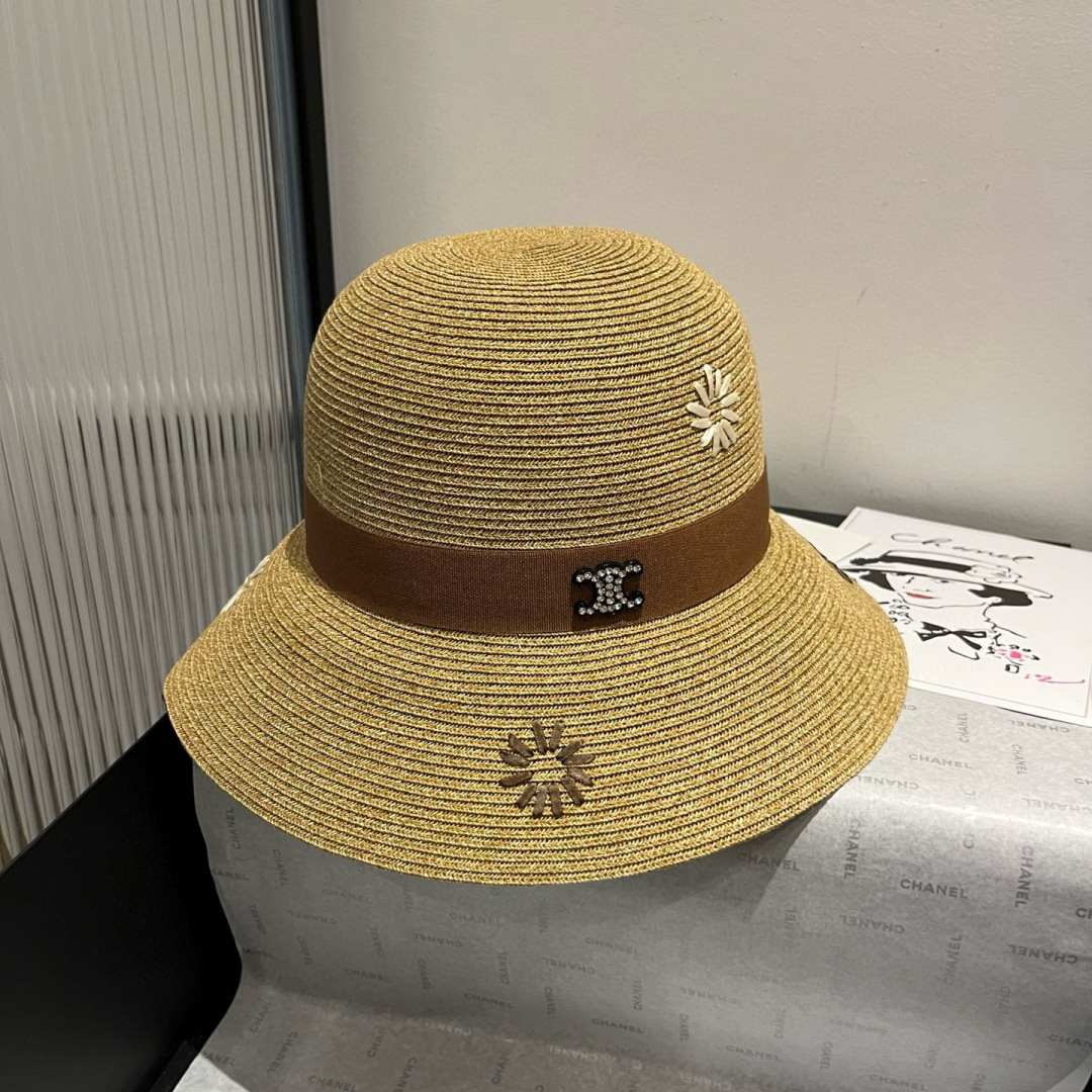 P

Celine赛琳新款草帽，纯手工钩织花朵，重工定制，头围57cm