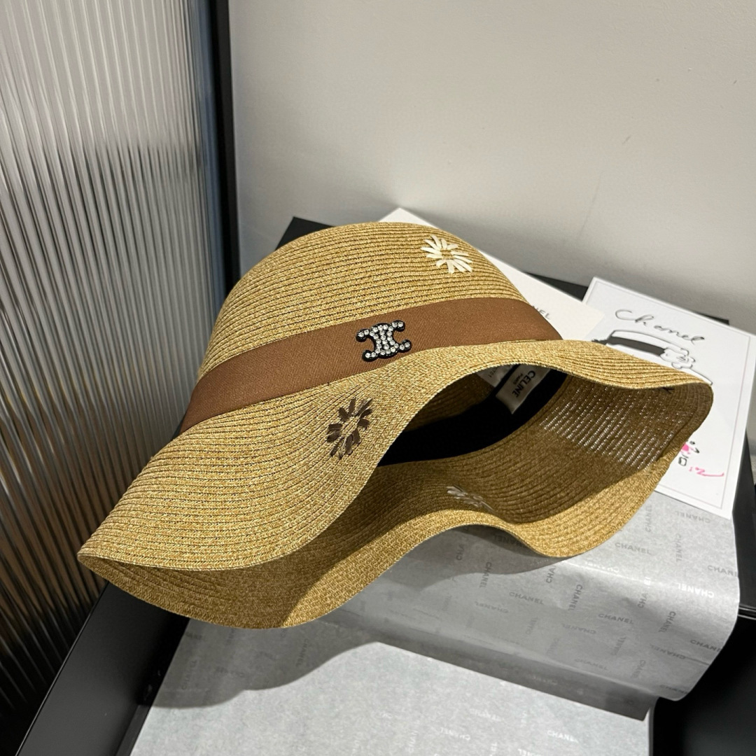 P

Celine赛琳新款草帽，纯手工钩织花朵，重工定制，头围57cm