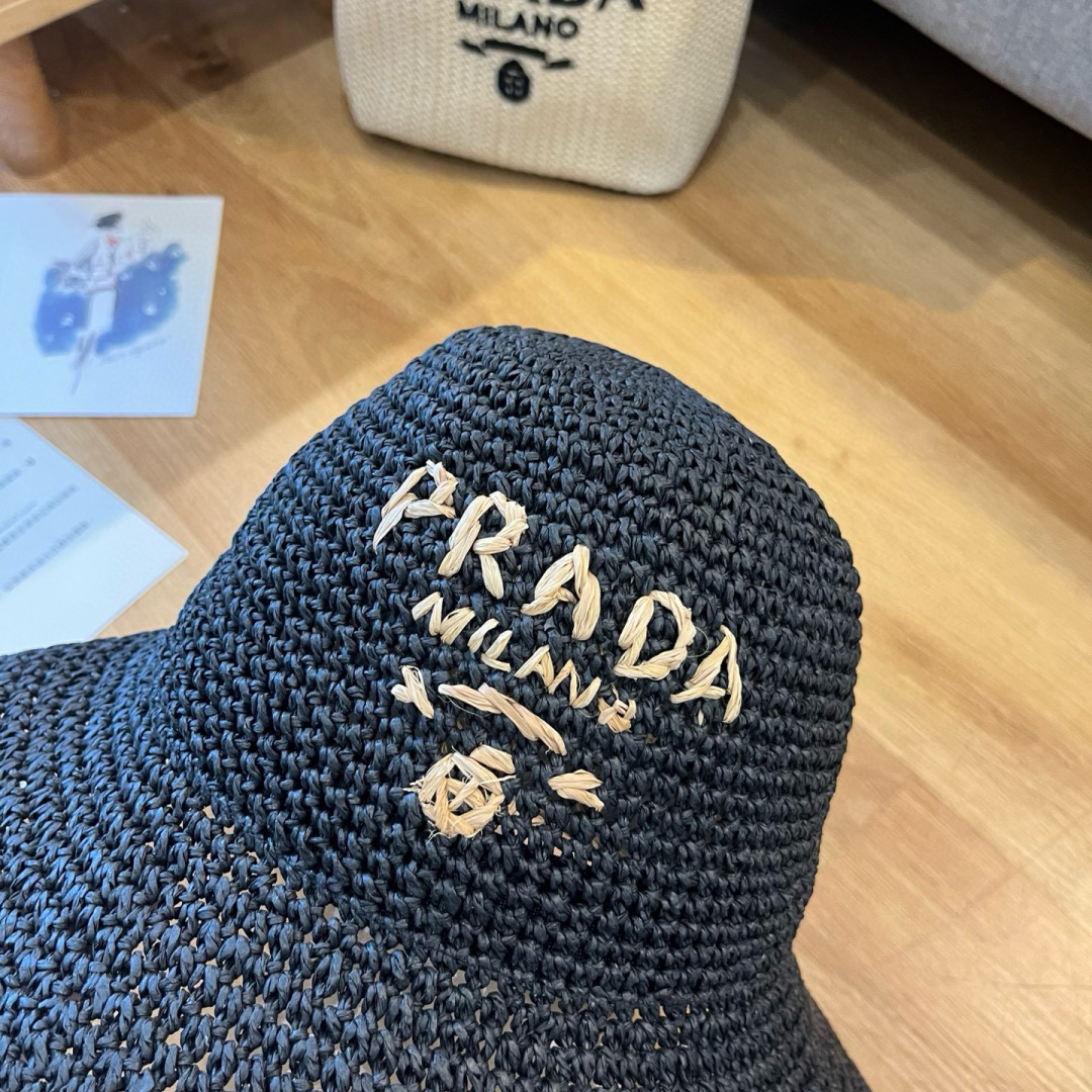 P

PRADA普拉达2025夏款折叠草帽，纯收工钩织，头围57cm，可折叠