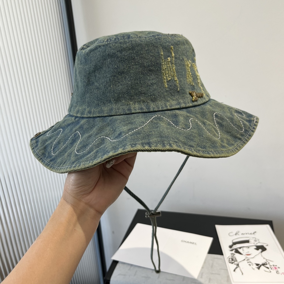 P

LV牛仔渔夫帽，头围57cm