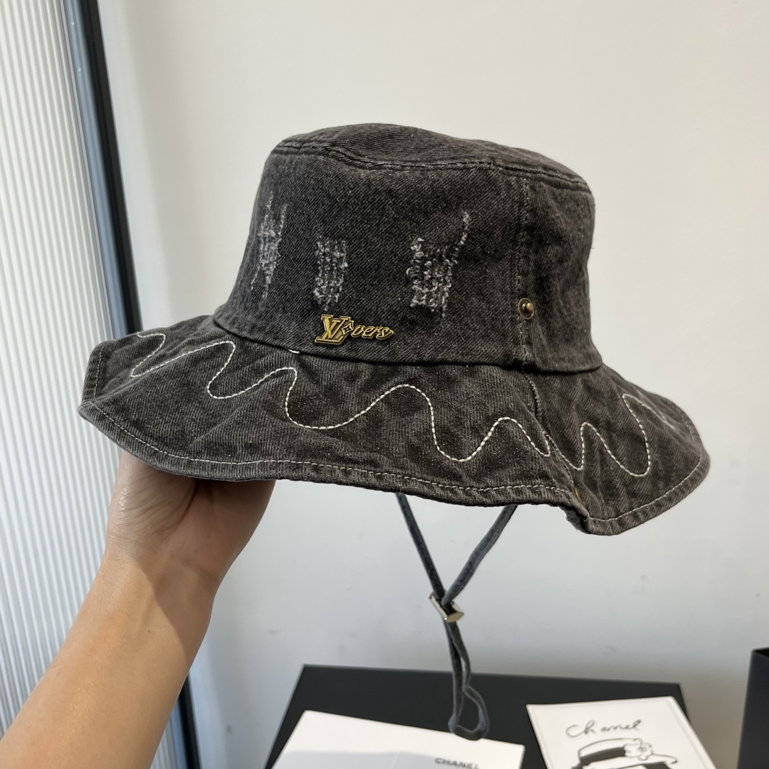 P

LV牛仔渔夫帽，头围57cm