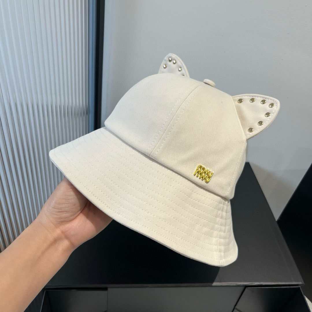 P

缪缪miumiu春夏款猫耳朵柳丁渔夫帽，纯棉面料，做工高级，头围57cm