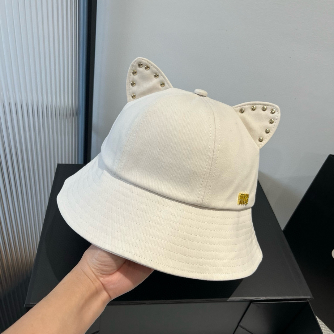 P

缪缪miumiu春夏款猫耳朵柳丁渔夫帽，纯棉面料，做工高级，头围57cm
