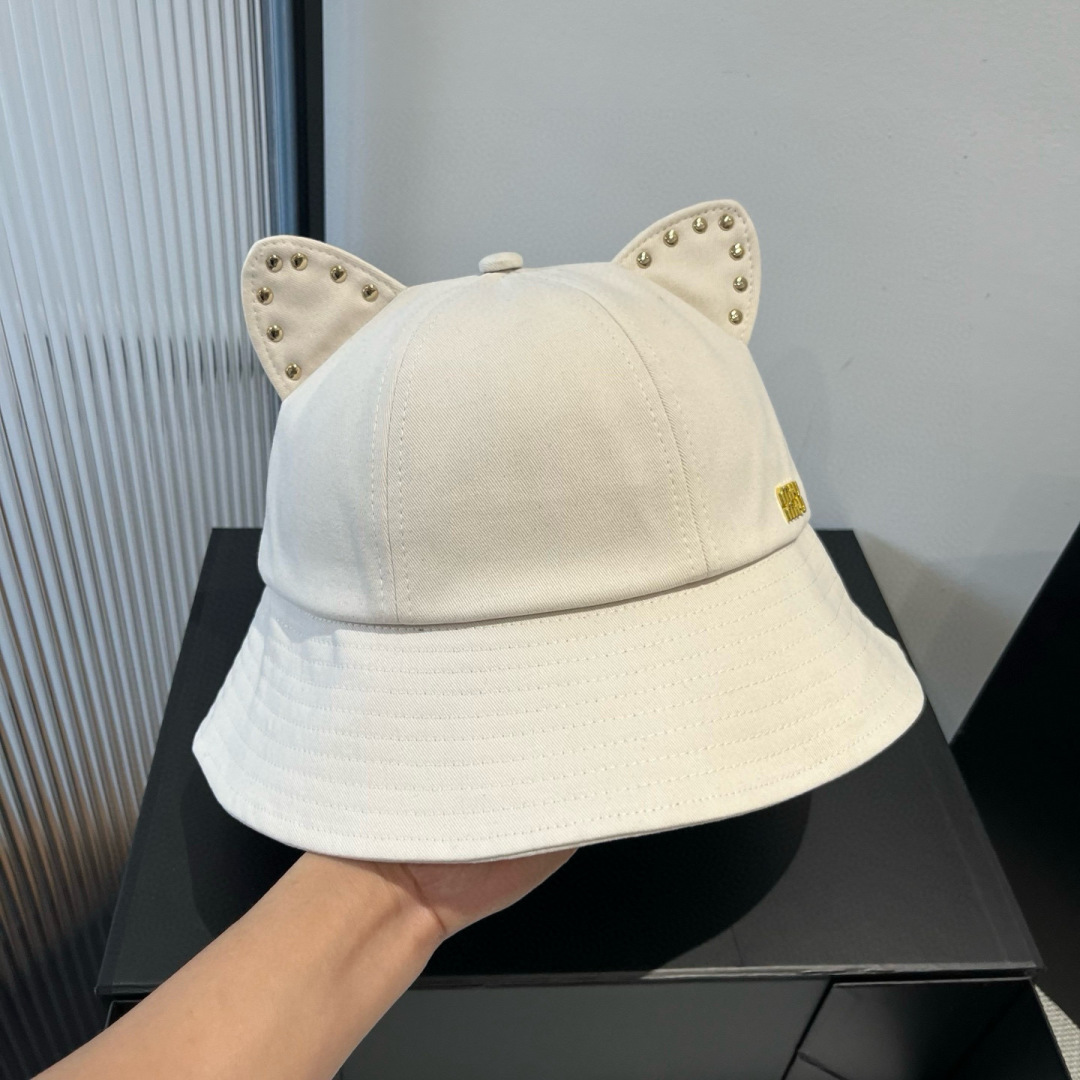 P

缪缪miumiu春夏款猫耳朵柳丁渔夫帽，纯棉面料，做工高级，头围57cm