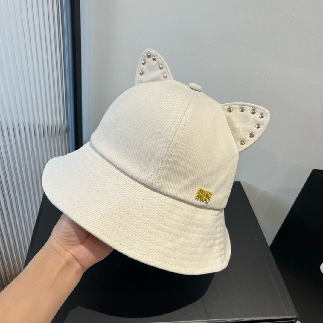 P

缪缪miumiu春夏款猫耳朵柳丁渔夫帽，纯棉面料，做工高级，头围57cm