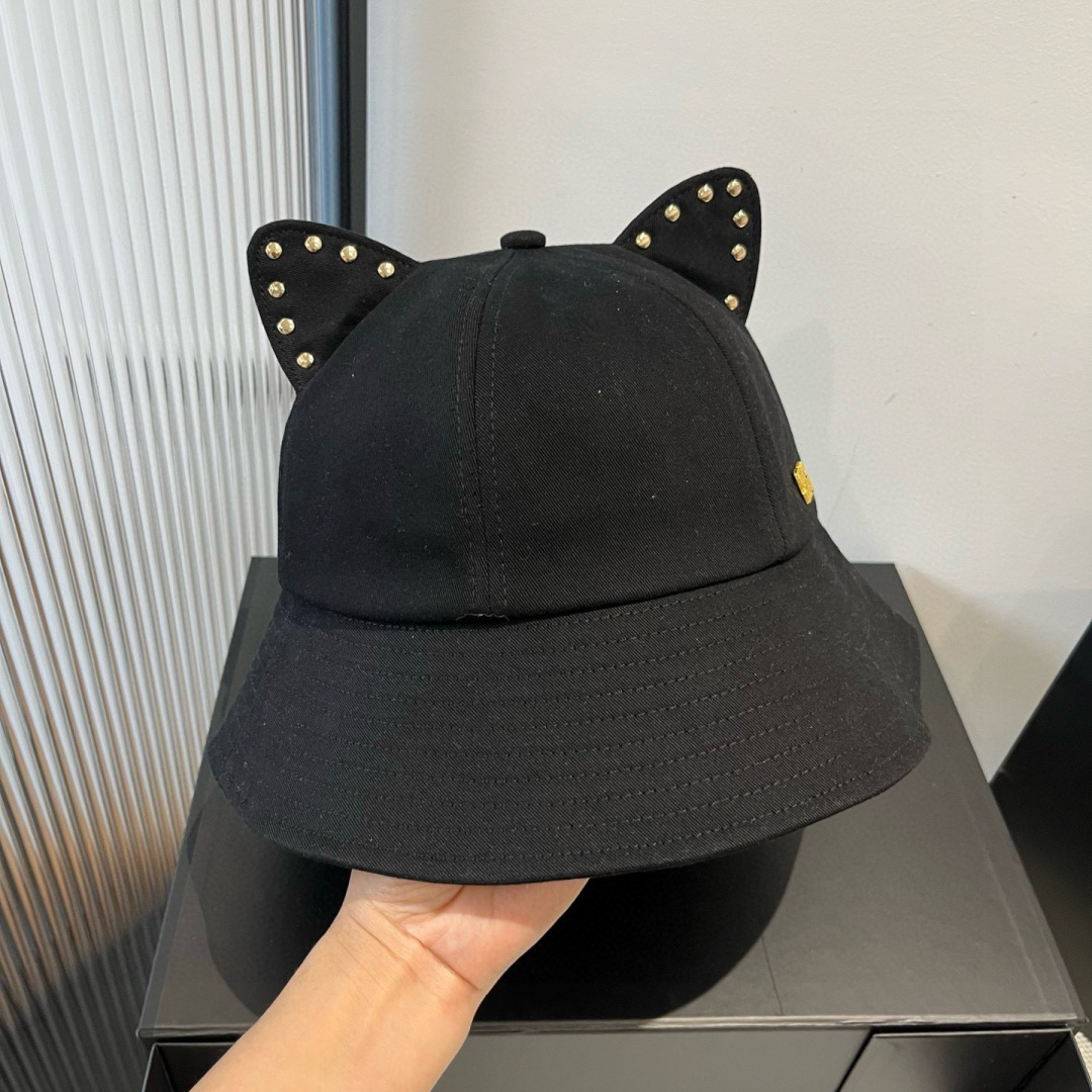 P

缪缪miumiu春夏款猫耳朵柳丁渔夫帽，纯棉面料，做工高级，头围57cm