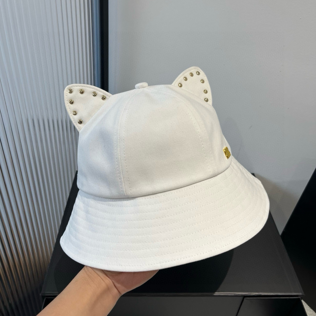 P

缪缪miumiu春夏款猫耳朵柳丁渔夫帽，纯棉面料，做工高级，头围57cm