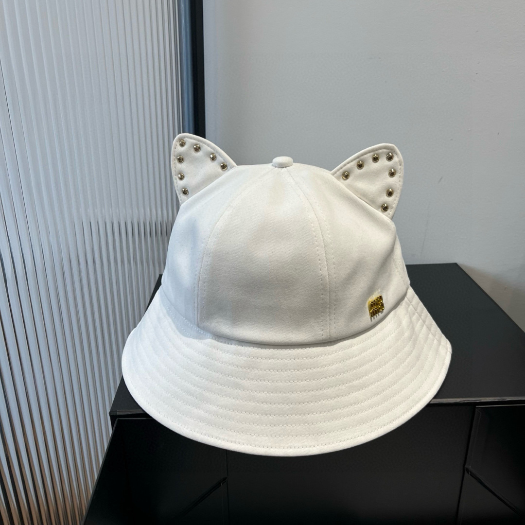 P

缪缪miumiu春夏款猫耳朵柳丁渔夫帽，纯棉面料，做工高级，头围57cm