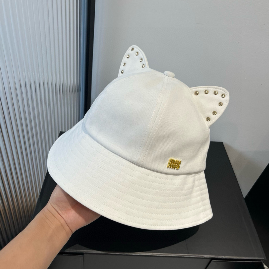 P

缪缪miumiu春夏款猫耳朵柳丁渔夫帽，纯棉面料，做工高级，头围57cm