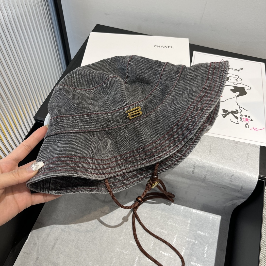 P

巴黎世家牛仔渔夫帽，头围57cm