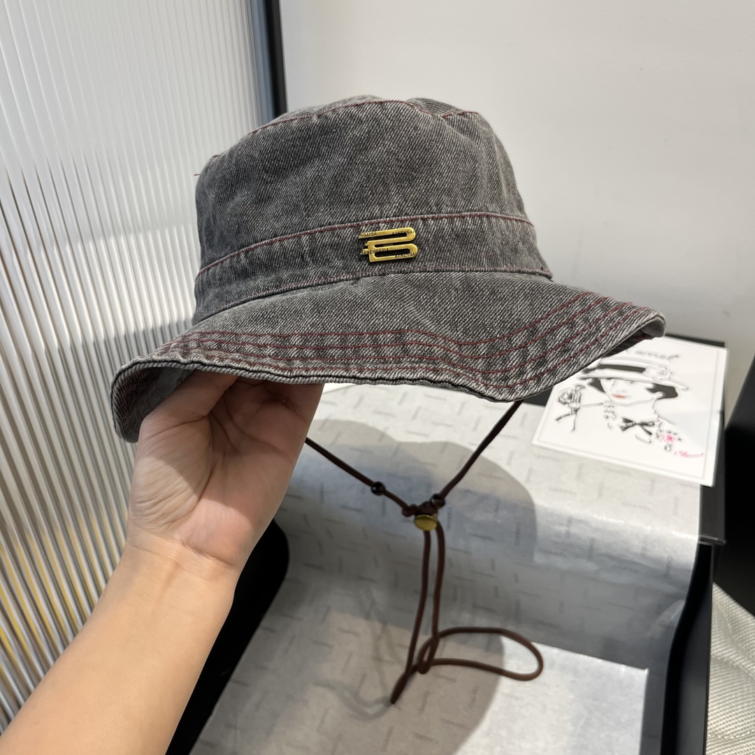 P

巴黎世家牛仔渔夫帽，头围57cm
