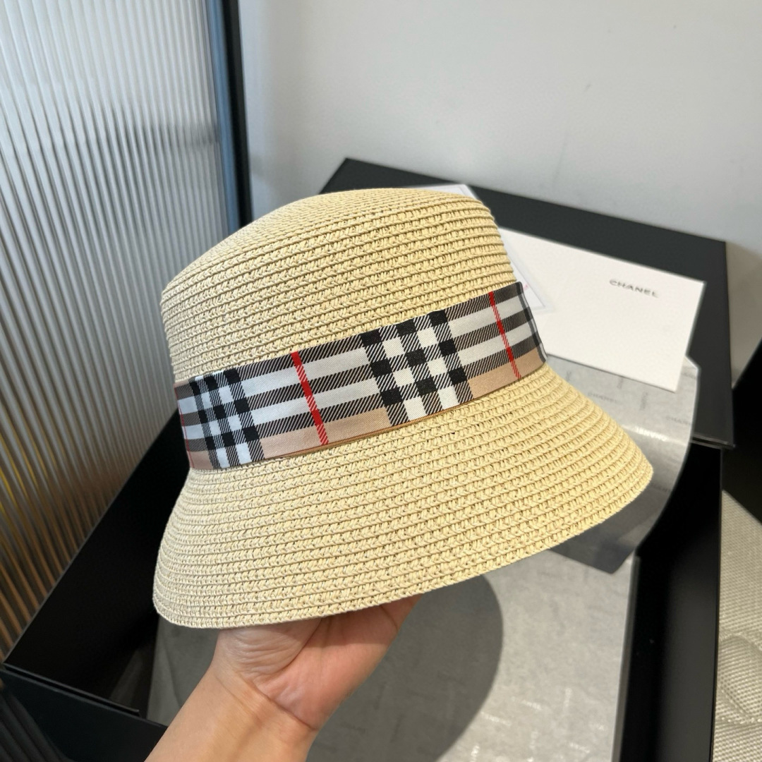 P

Burberry巴宝莉新款渔夫帽，遮阳草帽，搭配BB格丝带，超级大牌范