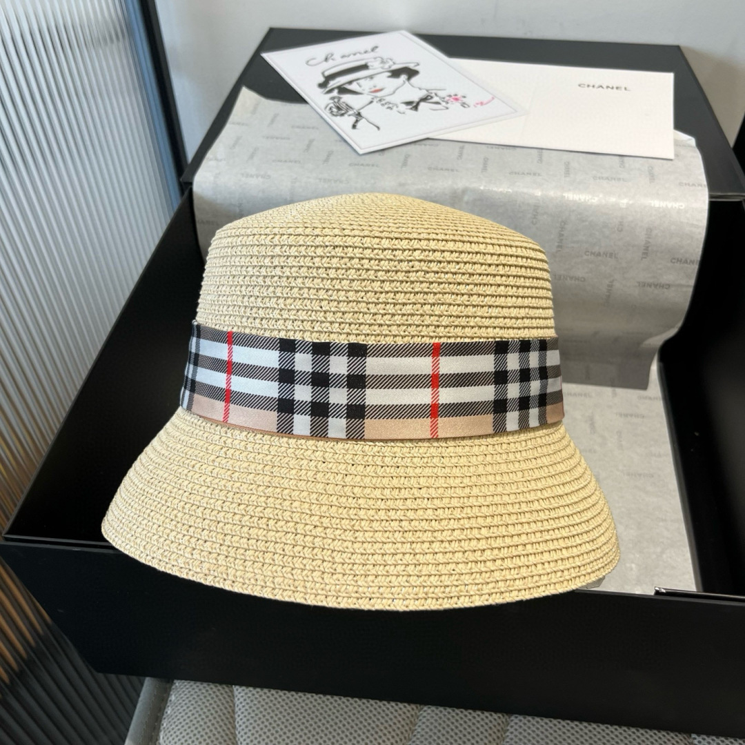 P

Burberry巴宝莉新款渔夫帽，遮阳草帽，搭配BB格丝带，超级大牌范