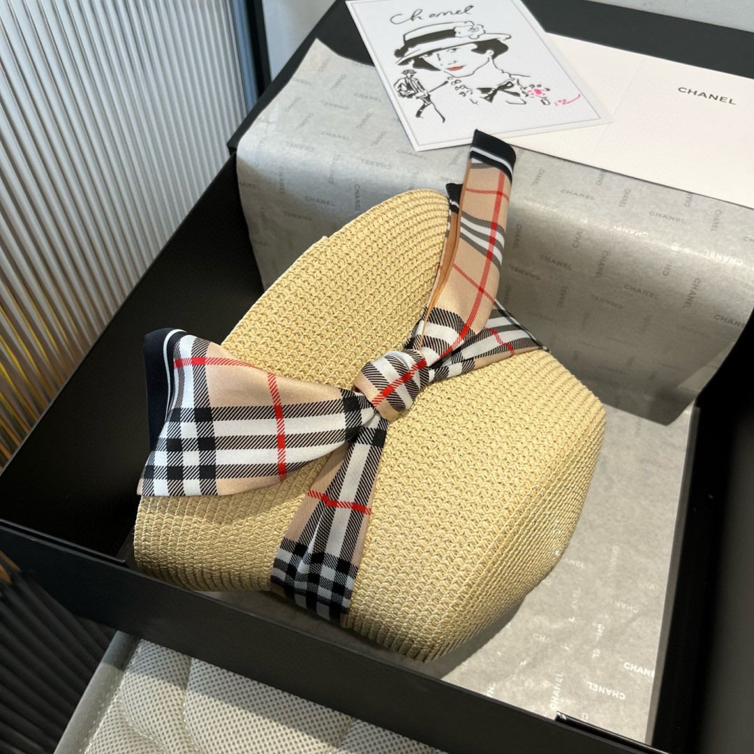 P

Burberry巴宝莉新款渔夫帽，遮阳草帽，搭配BB格丝带，超级大牌范