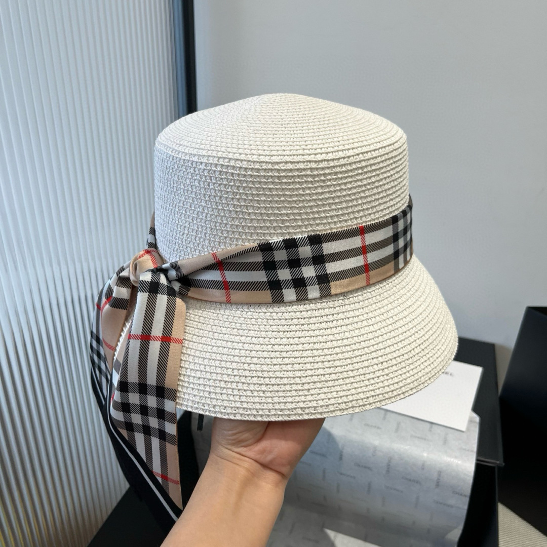 P

Burberry巴宝莉新款渔夫帽，遮阳草帽，搭配BB格丝带，超级大牌范