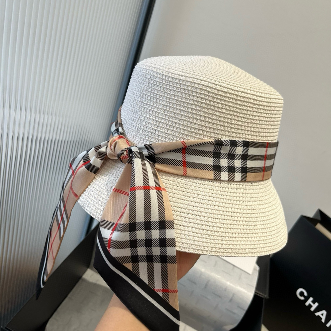 P

Burberry巴宝莉新款渔夫帽，遮阳草帽，搭配BB格丝带，超级大牌范