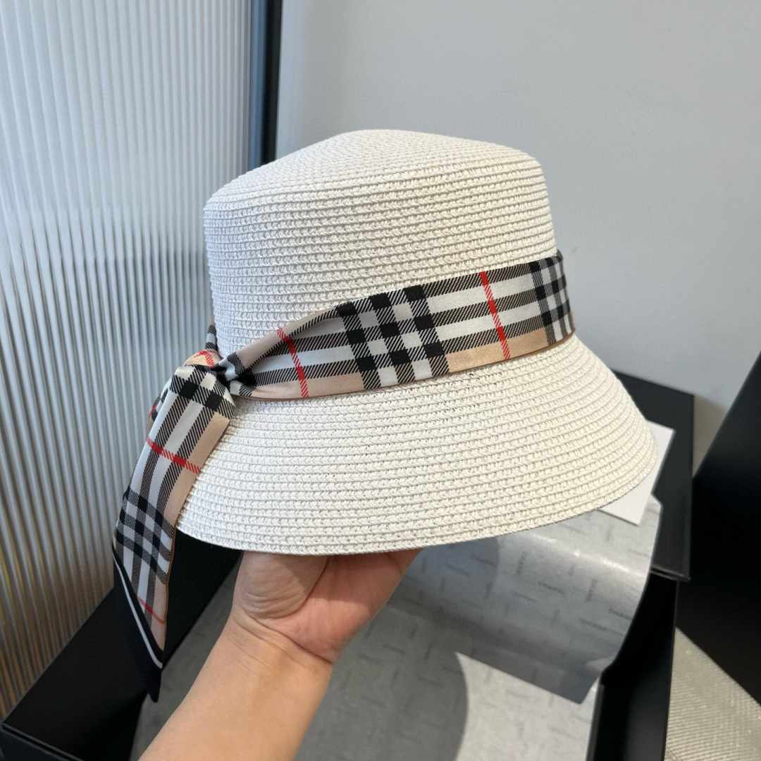 P

Burberry巴宝莉新款渔夫帽，遮阳草帽，搭配BB格丝带，超级大牌范