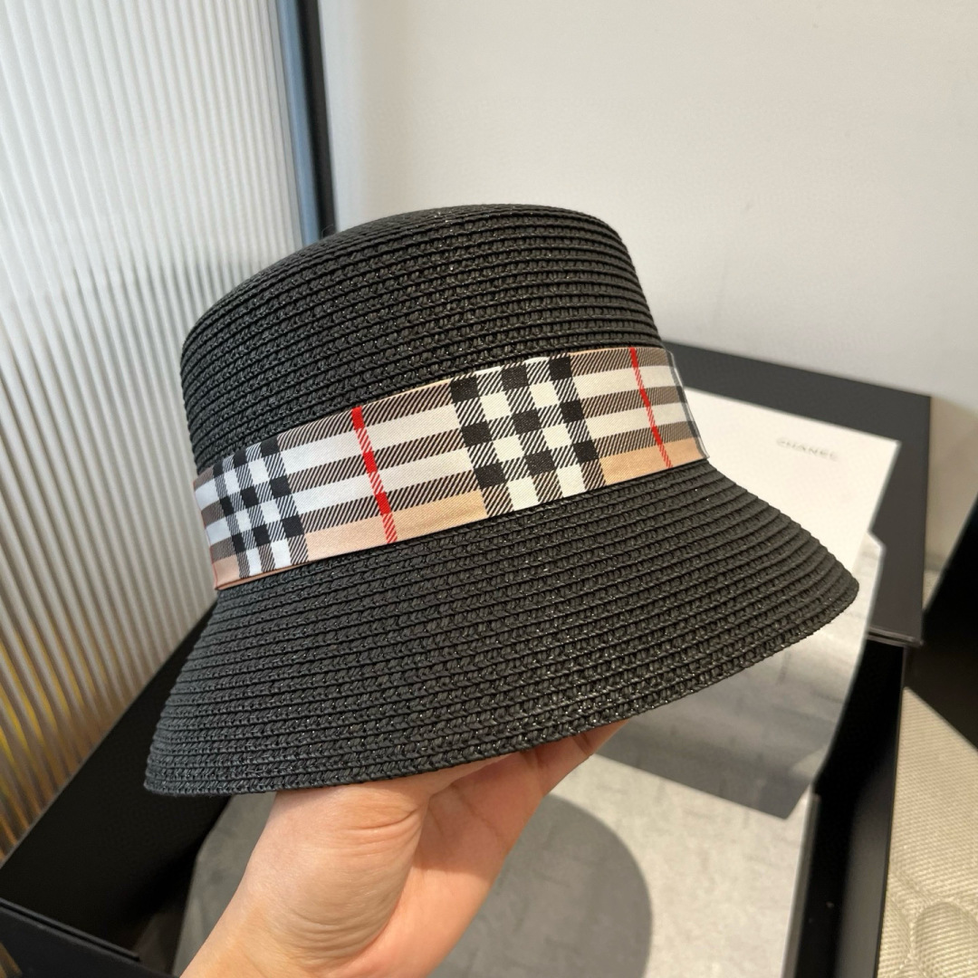 P

Burberry巴宝莉新款渔夫帽，遮阳草帽，搭配BB格丝带，超级大牌范