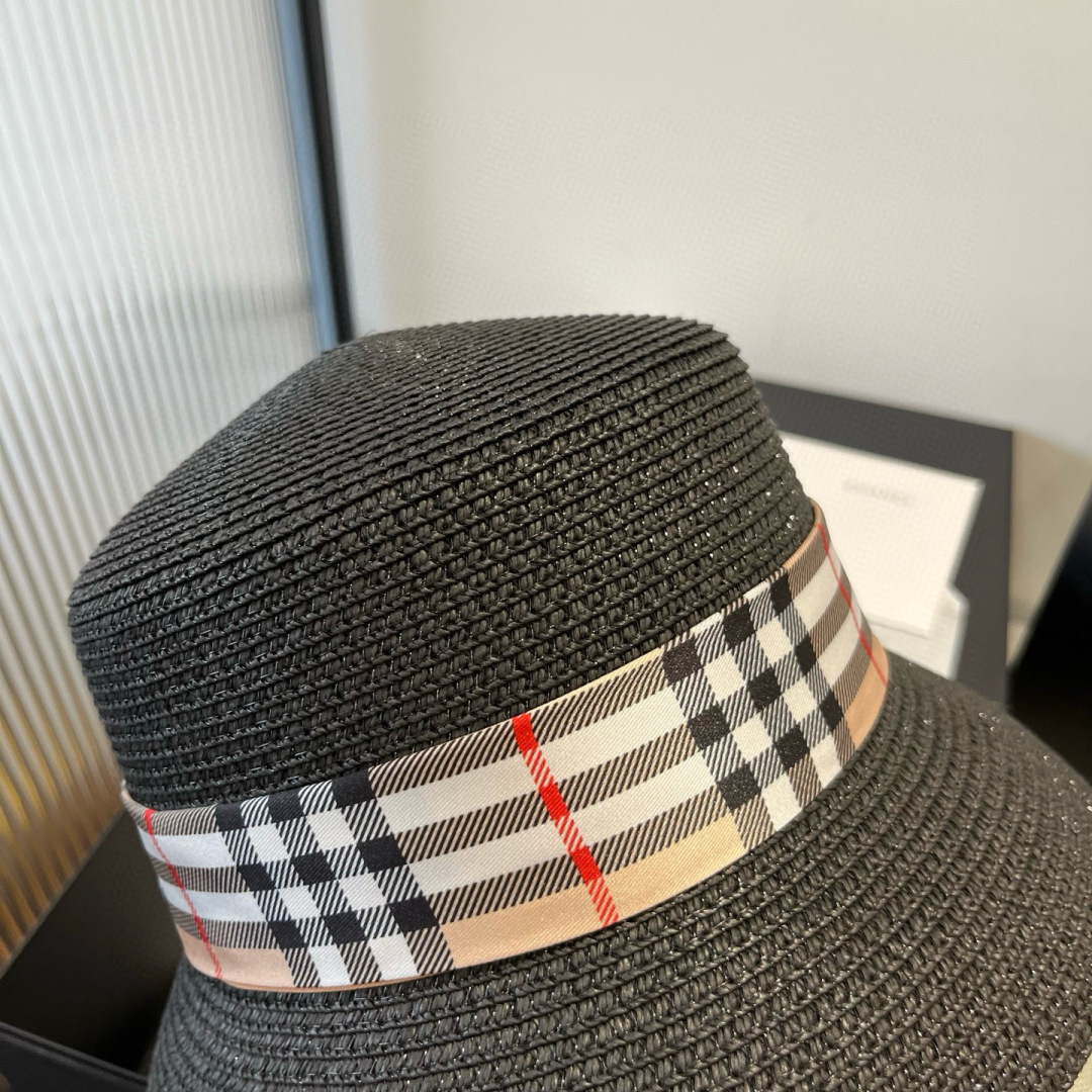 P

Burberry巴宝莉新款渔夫帽，遮阳草帽，搭配BB格丝带，超级大牌范
